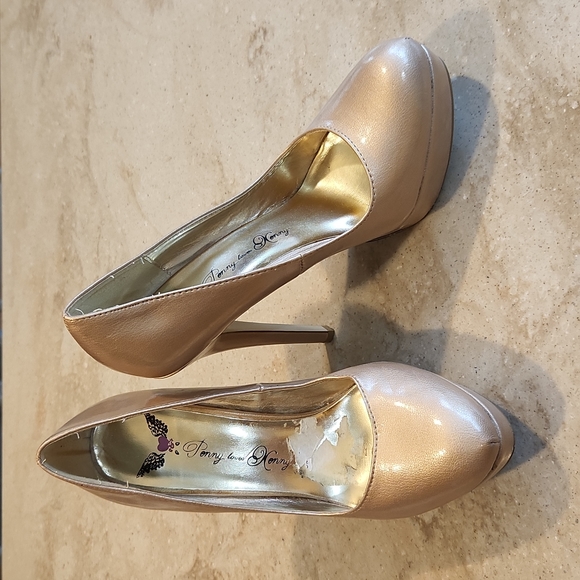 Penny Loves Kenny Shoes - 2010s Penny Loves Kenny size 8.5 gold/champagne platform heels